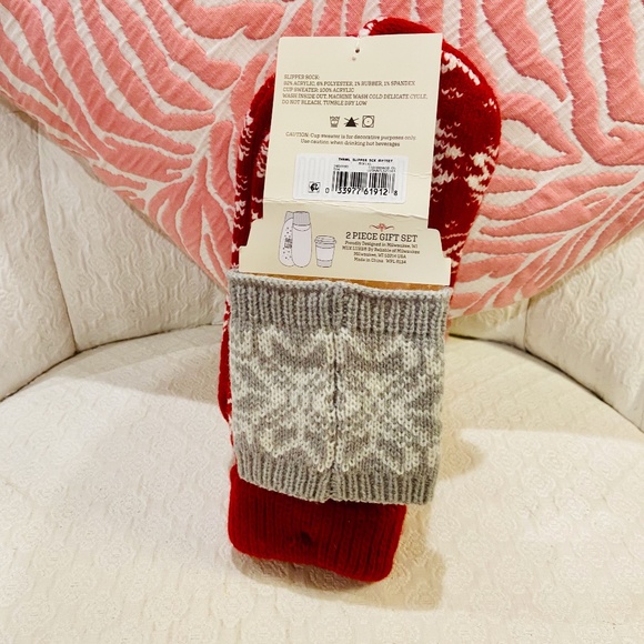 D20-NEW MUK LUKS Women's Thermal Ankle Slipper Sock Gift Set with Cup Sweater - Picture 4 of 7